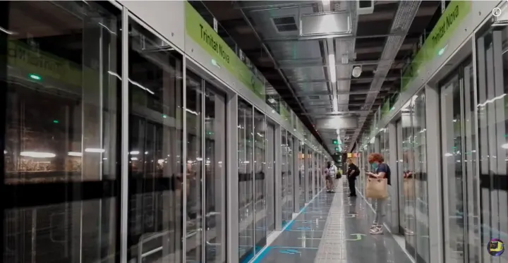 Andana de Trinitat Nova a la L11 del simulador de metro de Barcelona MetroSim