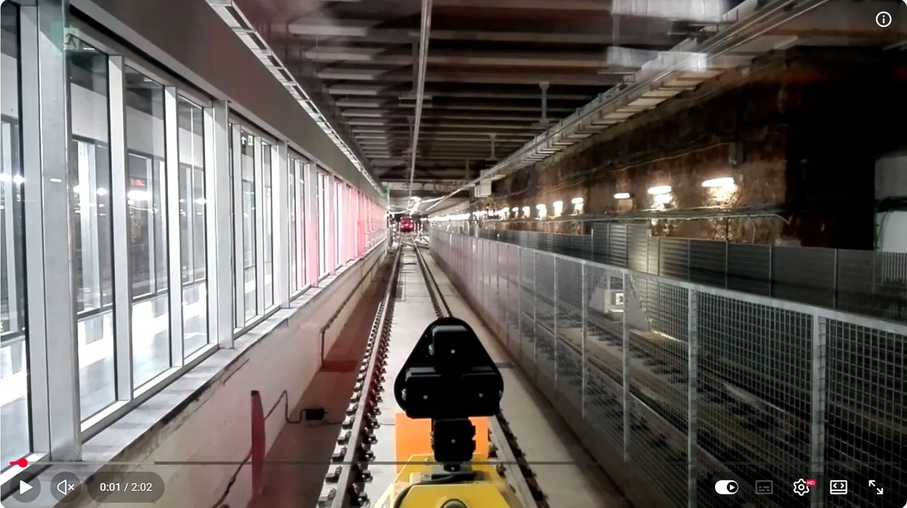 Vista de vías en Trinitat Nova, dirección Casa de l’Aigua